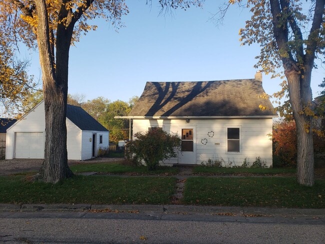 property at 410 9th Ave SE