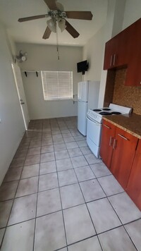 2335 SW 9th St, Unit B photo'