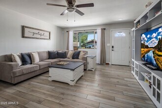 3244 W Voltaire Ave in Phoenix, AZ - Building Photo - Building Photo
