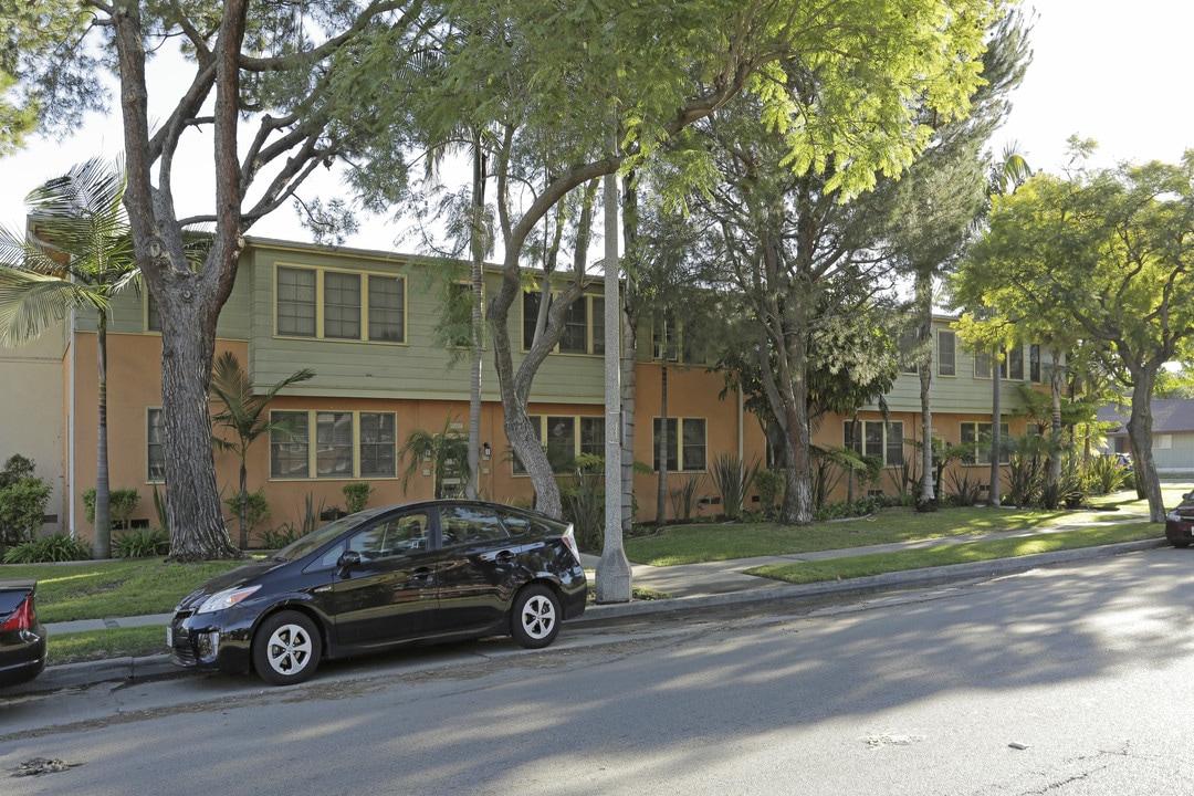 Milmor Apartments in Long Beach, CA - Building Photo