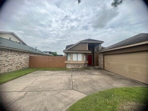 7831 Redgate Cir in Houston, TX - Building Photo - Building Photo