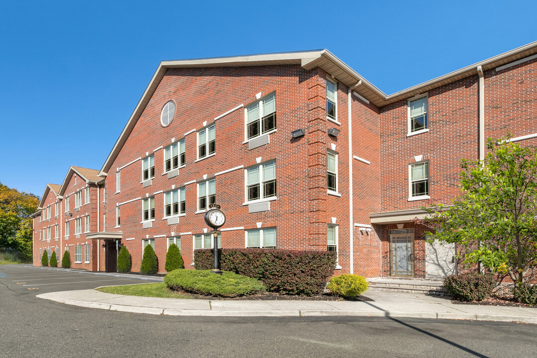 The Hub Brookdale in Bloomfield, NJ - Foto de edificio