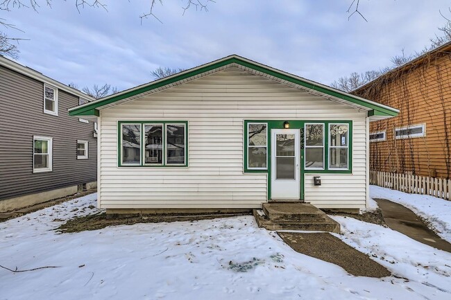 3448 Grimes Ave N in Minneapolis, MN - Building Photo - Building Photo