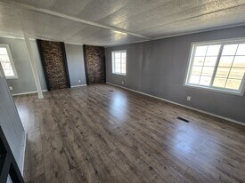 580 S Main St in Roseville, IL - Building Photo