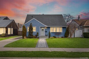 3285 Neptune Ave in Oceanside, NY - Building Photo