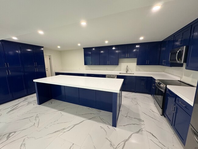 13 Royale Cir in Laredo, TX - Building Photo - Building Photo