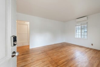 5058 Colfax Ave in Los Angeles, CA - Building Photo - Building Photo