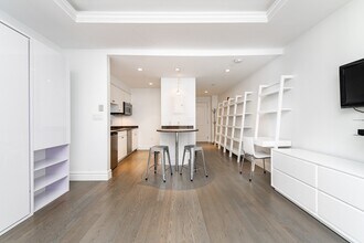 1 Huntington Ave, Unit 311 in Boston, MA - Foto de edificio - Building Photo