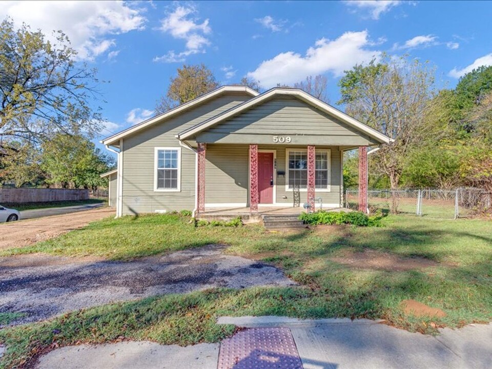 509 19TH in Paris, TX - Building Photo