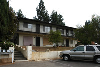 143 Lillian Way in Fallbrook, CA - Foto de edificio - Building Photo