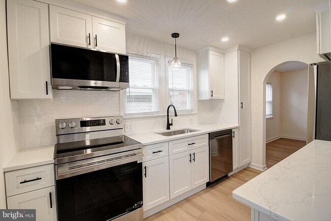 property at 412 Lee Pl