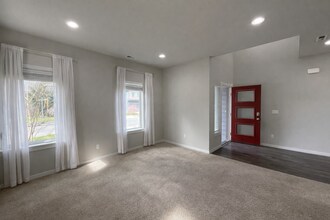 10035 56th Ave NE in Marysville, WA - Building Photo - Building Photo