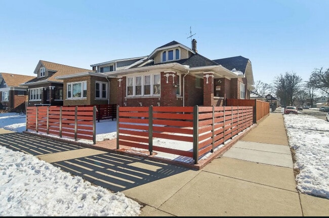 property at 4857 W Wellington Ave