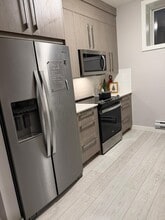 253 Creekside Dr SW in Calgary, AB - Building Photo - Building Photo