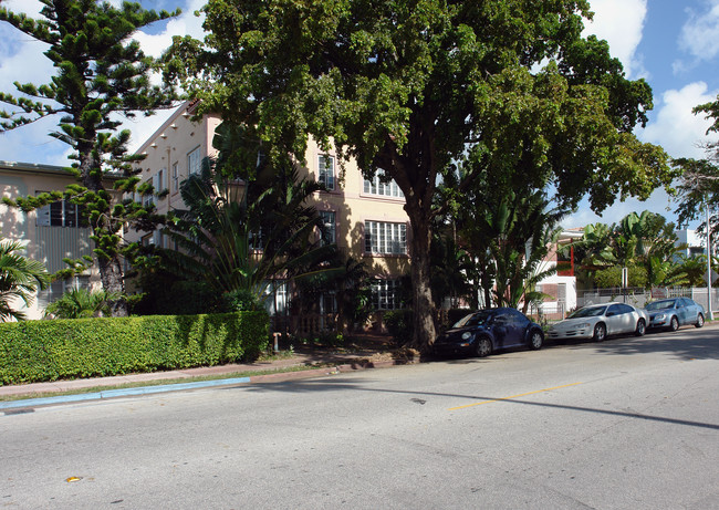 Shelbourne House in Miami Beach, FL - Building Photo - Building Photo