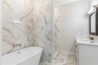 2323 Leonidas St, Unit The Lavender Suite in New Orleans, LA - Foto de edificio - Building Photo