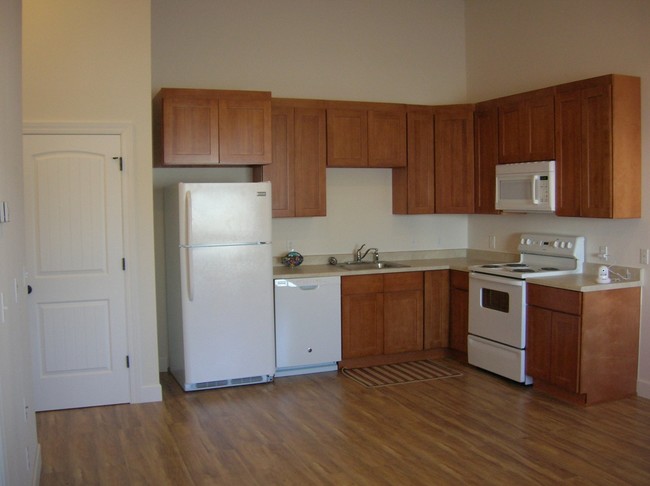 Boone Duplex in Spokane, WA - Building Photo - Interior Photo