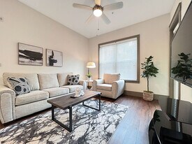 1701 N Lois Ave in Tampa, FL - Building Photo