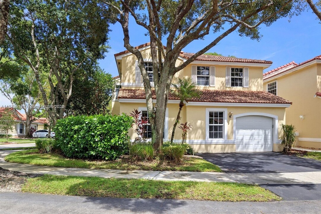 923 Opal Terrace in Weston, FL - Building Photo