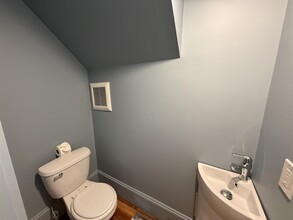 22 Elm Pl, Unit 1 in Somerville, MA - Building Photo - Building Photo