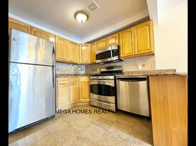 2122 43rd St, Unit 1 in Astoria, NY - Building Photo