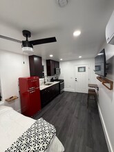 823 E Cypress St in Santa Maria, CA - Building Photo - Building Photo