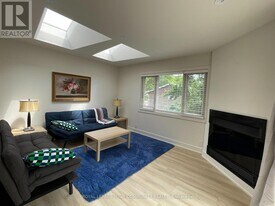 80 Trayborn Dr in Richmond Hill, ON - Building Photo