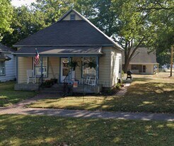 311 S Elm St in Pittsburg, KS - Building Photo