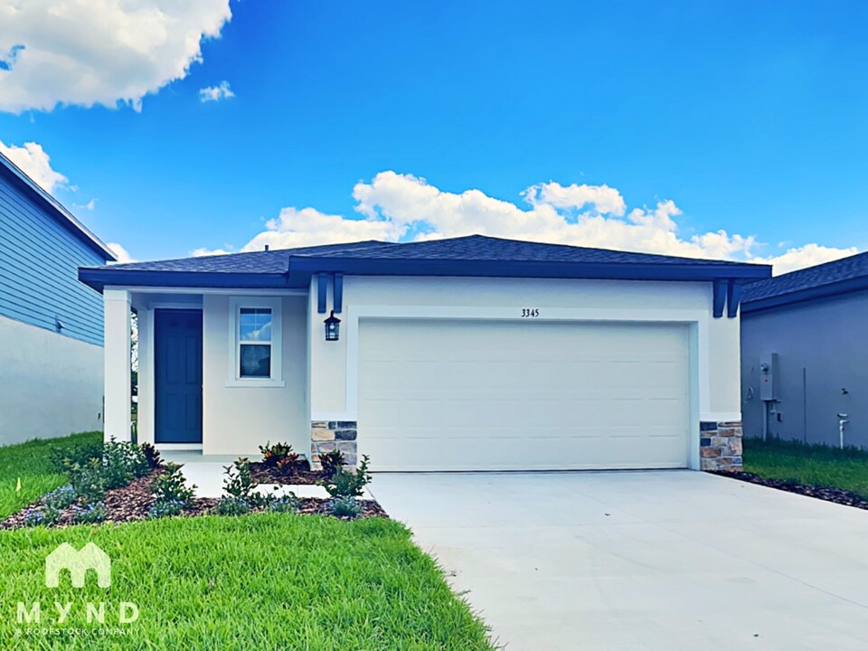 3345 Fresno Pl in Zephyrhills, FL - Building Photo