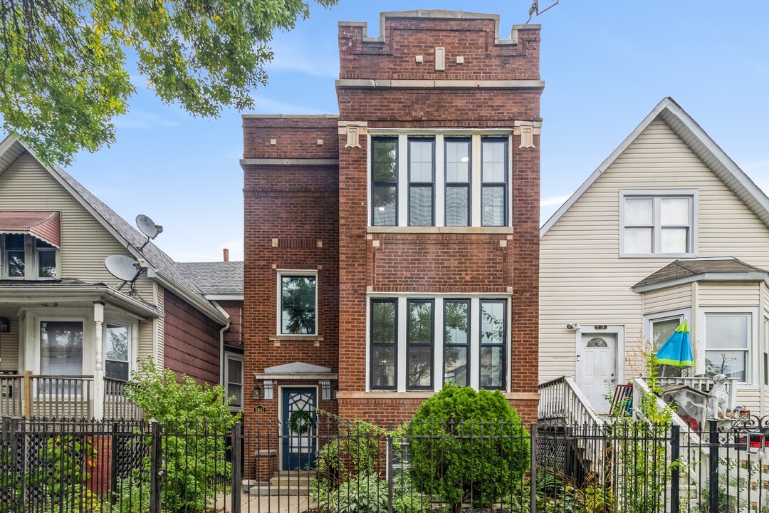 2641 N Avers Ave in Chicago, IL - Building Photo