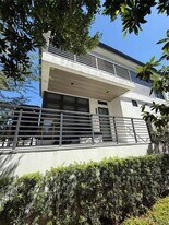 8251 NW 47th Terrace in Doral, FL - Building Photo