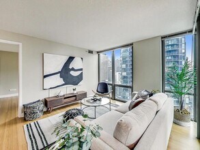 2 E Erie St, Unit 2205 in Chicago, IL - Building Photo - Building Photo