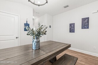 243 Dahlia Falls Dr in Jacksonville, FL - Building Photo - Building Photo