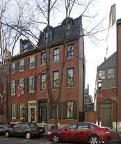 916 Clinton St Apartments