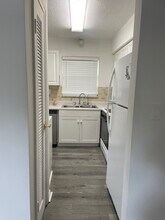 1449 N 14th Way, Unit 202 in Hollywood, FL - Building Photo - Building Photo