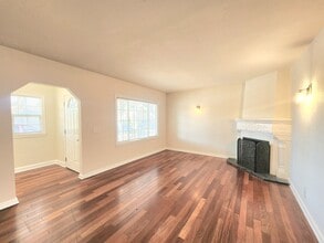 902 E Santa Inez Ave in San Mateo, CA - Building Photo - Building Photo