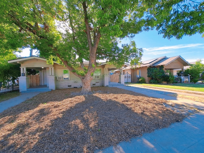 956-958 N Farris Ave in Fresno, CA - Building Photo - Building Photo
