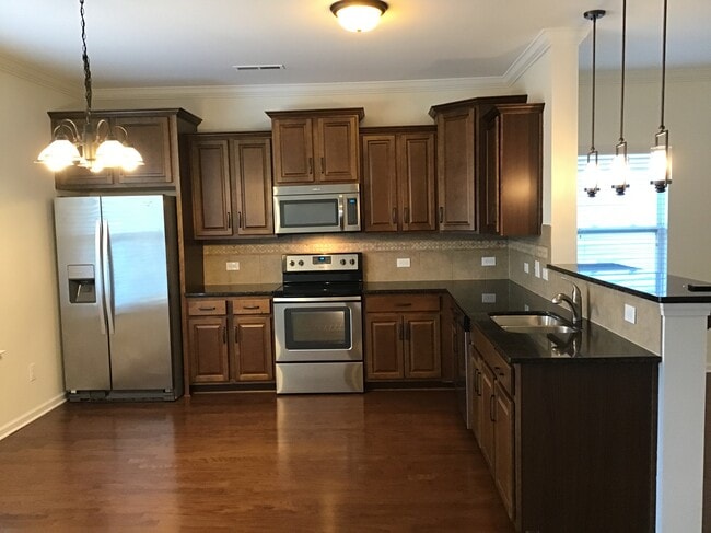 2114 Atwell Glen Ln in Pineville, NC - Foto de edificio - Building Photo