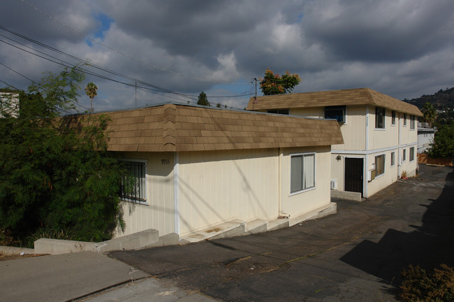 9918-9920 Buena Vista Dr in Spring Valley, CA - Foto de edificio - Building Photo