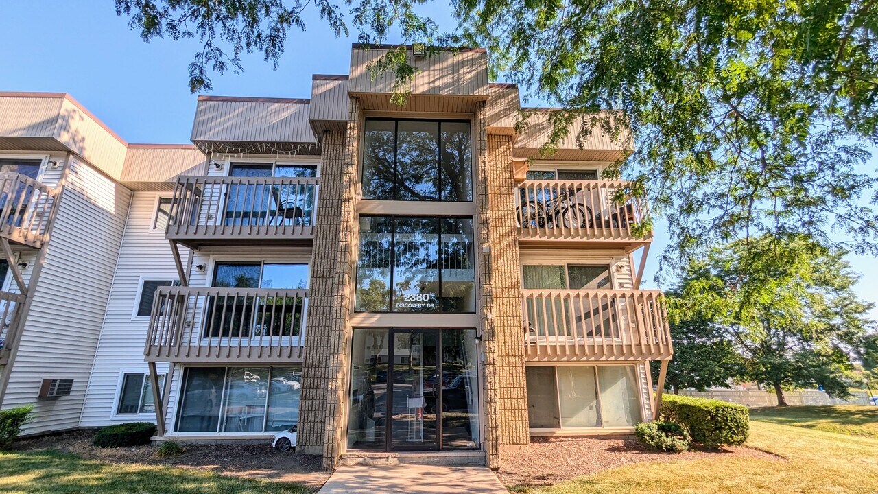 2380 Discovery Dr in Schaumburg, IL - Building Photo