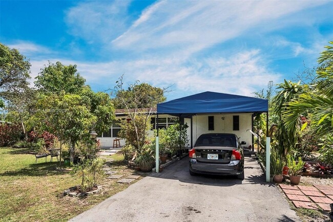 3950 SW 53rd Ave in Davie, FL - Building Photo - Building Photo