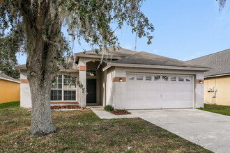 1327 Maximilian Dr in Zephyrhills, FL - Building Photo - Building Photo