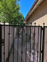 21050 Avenue San Luis, Unit A in Woodland Hills, CA - Foto de edificio - Building Photo