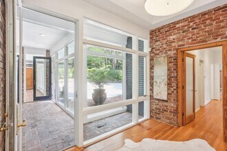 572 Hillside Dr NW in Atlanta, GA - Building Photo - Building Photo