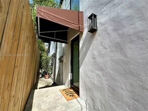 3147 Jackson Ave in Miami, FL - Building Photo - Building Photo