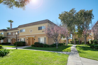 Monterey Villas in Oxnard, CA - Foto de edificio - Building Photo