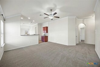 184 Eagle Owl Loop in Leander, TX - Foto de edificio - Building Photo