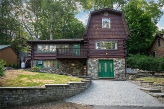 46 Woods Rd in Greenwood Lake, NY - Foto de edificio - Building Photo