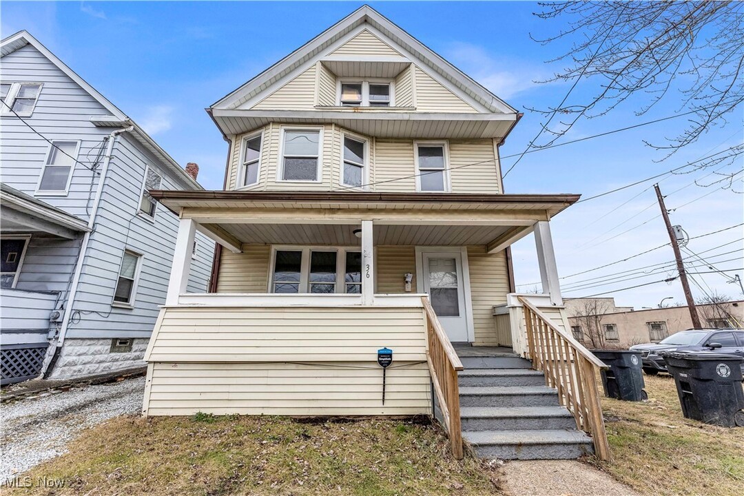 36 Cole Ave in Akron, OH - Building Photo