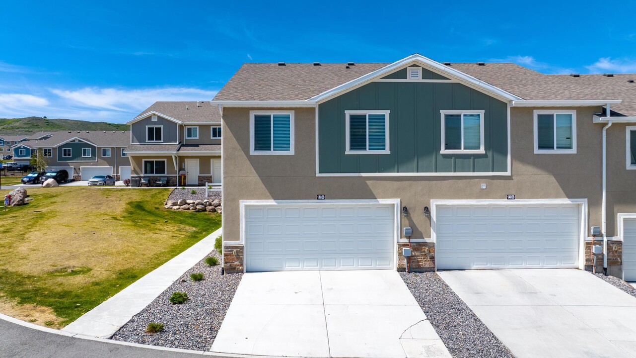 14858 S Trap Rock Way in Herriman, UT - Building Photo